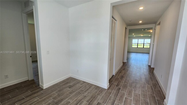 Photo - 19047 Croft Mill Xing