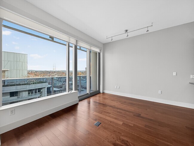 Photo - 737 Olive Wy