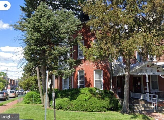 Building Photo - 835 W Marshall St Rental