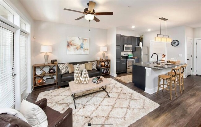 Photo - 222 Colonial Homes Dr NW