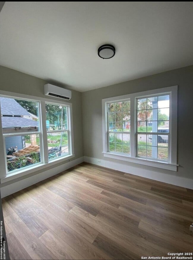 Photo - 143 E Baylor