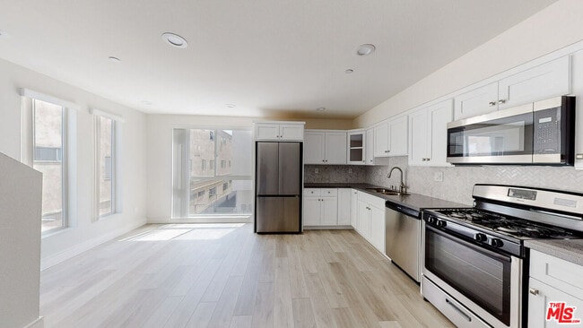 Building Photo - 951 Mariposa Ave Unit 3/4