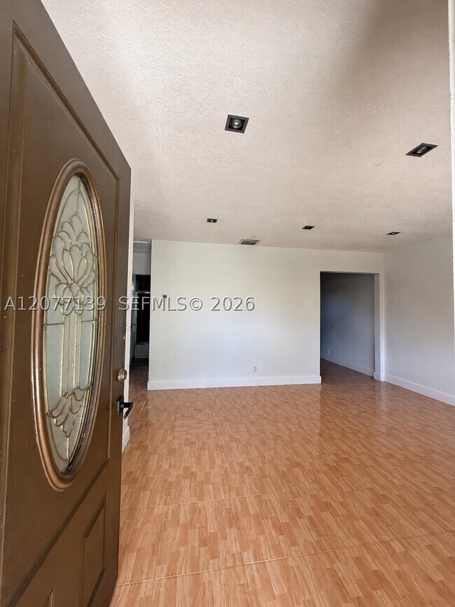 401 SW 4th St Unit 403