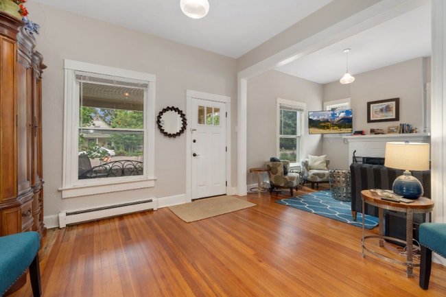 Photo - 431 W Oak St