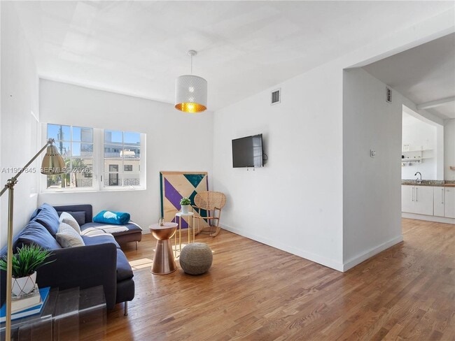 Photo - 727 14th Pl Unit 4