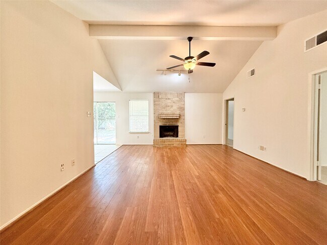 Photo - 16 Rock Pine Ct