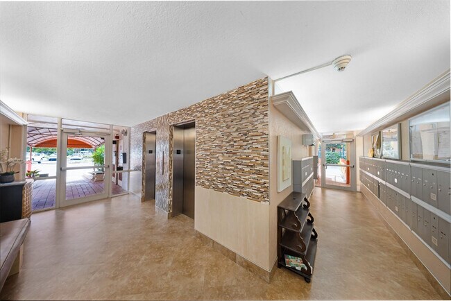 Photo - 1391 S Ocean Blvd Unidad 109