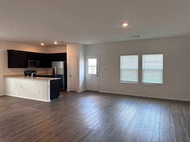 Photo - 1140 Cattail Ln