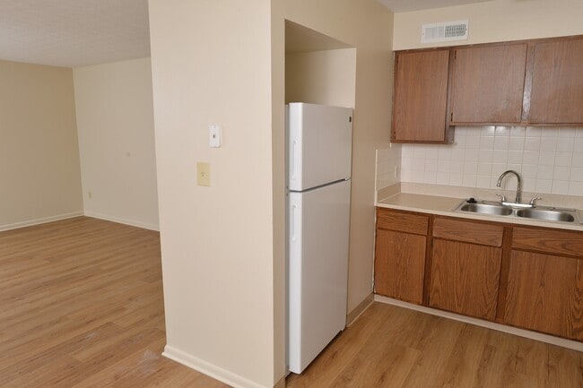 Meadowbrook Lake Apartments