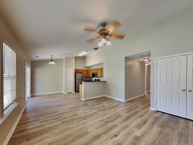 Building Photo - 2921 Deep Cove Dr NW