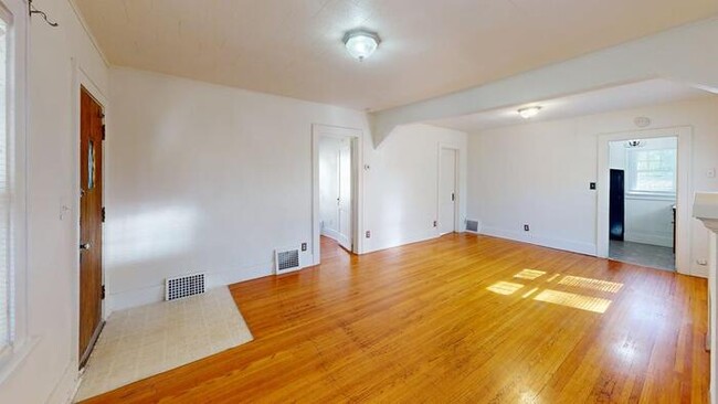 Photo - 611 N 2nd St