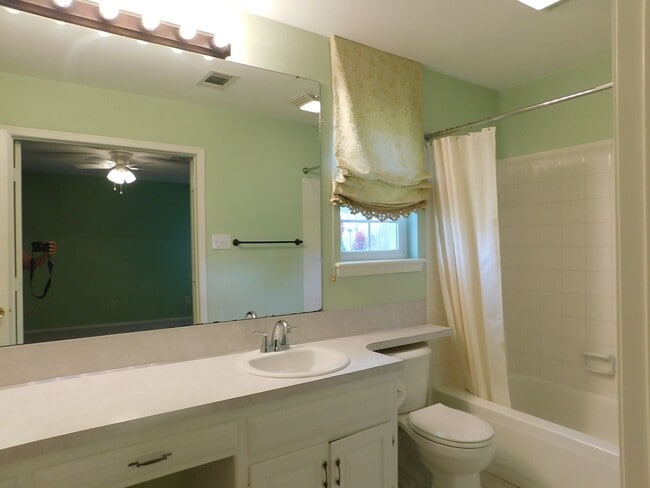 Photo - 2300 Moody Rd