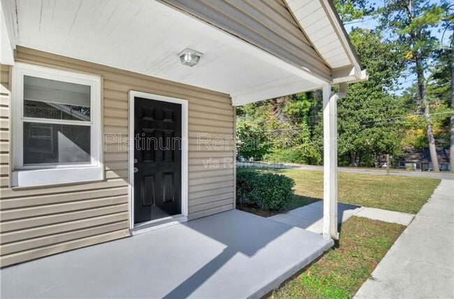 Photo - 2612 Loghaven Dr NW