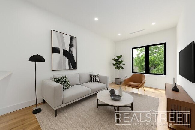 Building Photo - Brand New 3 Bed 2 Bath in Bed Stuy Townhouse!