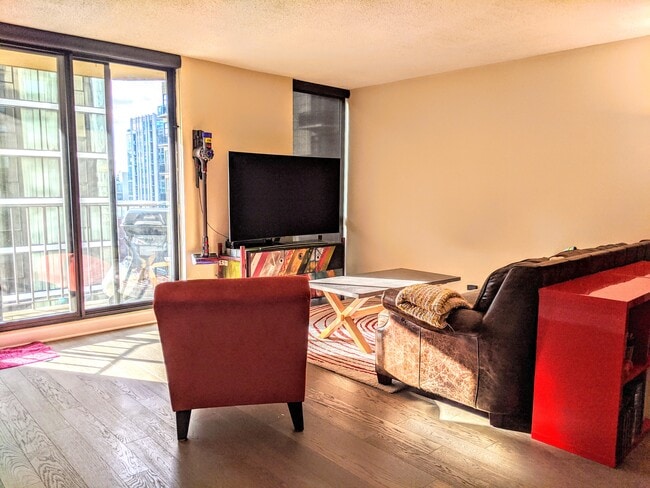 Building Photo - 70 W Huron St Unit 1007