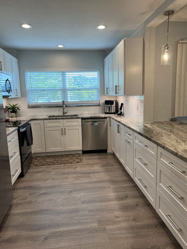 Photo - 1720 59th St S