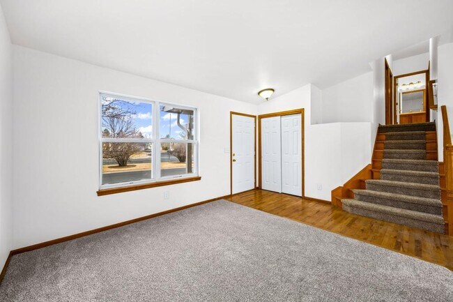 Photo - 749 Peregrine Run