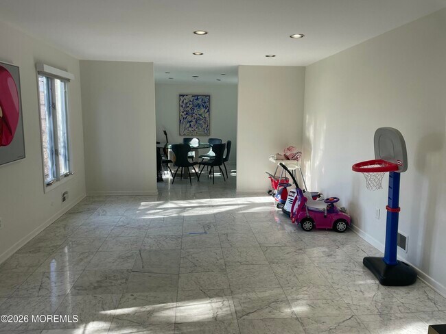 Photo - 60 Larchwood Ave