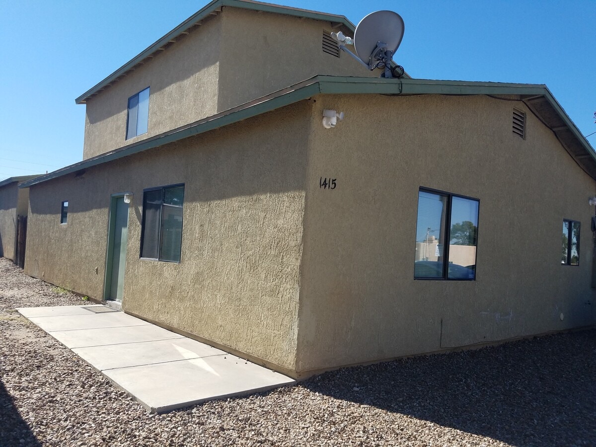 Unit #2 Entry - 1415 E Lee St Unit 5 Bed / 3 Bath Near UofA