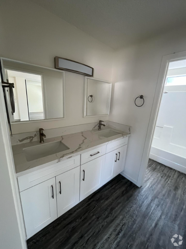 Building Photo - 840-840 S Orange Ave Rental