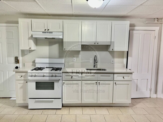 Building Photo - 197 Rodman St Unit 4E