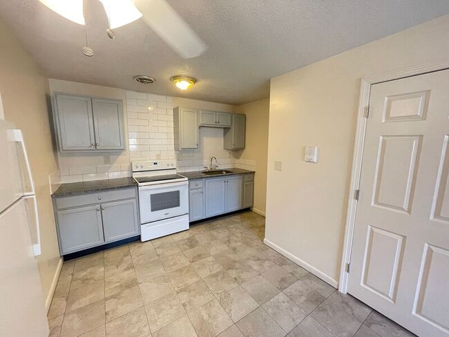 Photo - 173 Loudon Rd Unidad 603 Rental