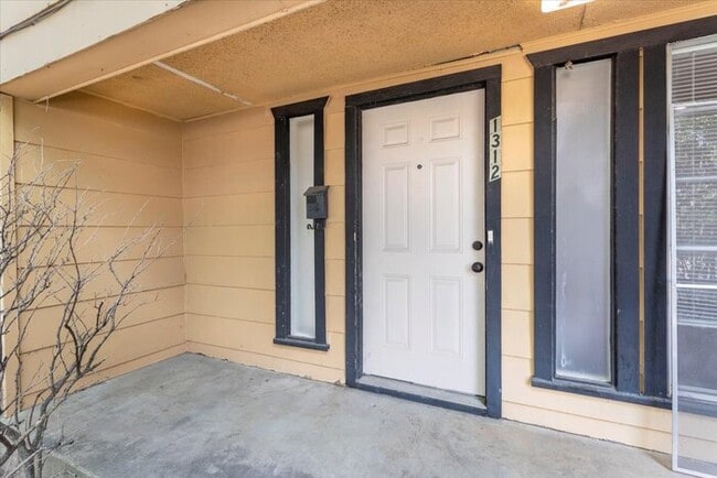 Photo - 1312 N Travis St