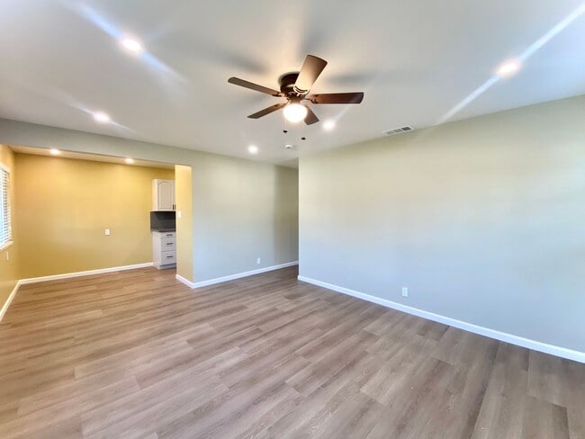 Photo - 5037 Morris Way