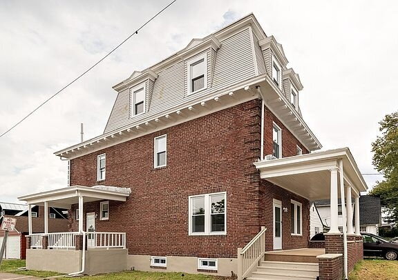 Photo - "Charming 3-Bedroom Haven with Elegant Gra...