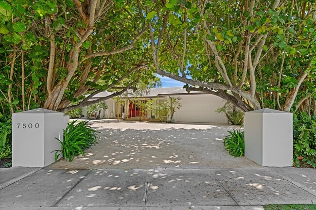 Photo - 7500 S Flagler Dr