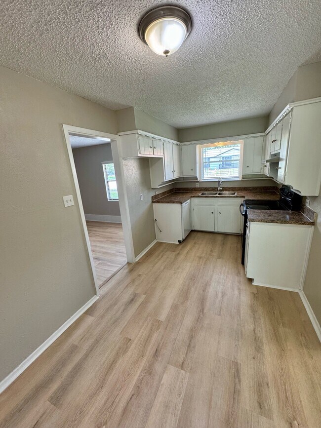 Photo - 6000 Lindy Ln