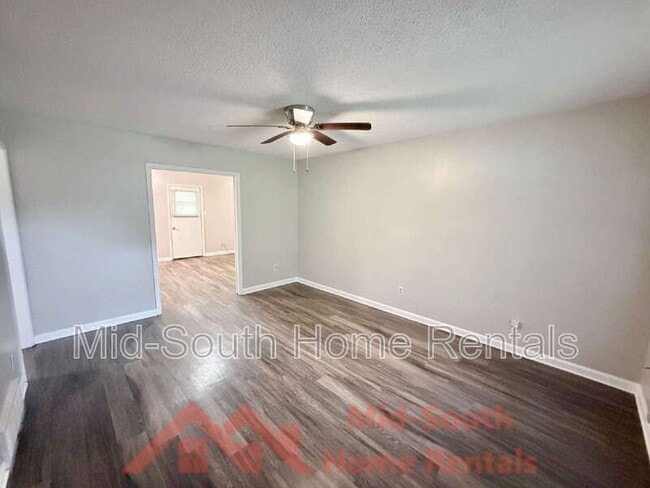 Photo - 3829 Walsingham Dr