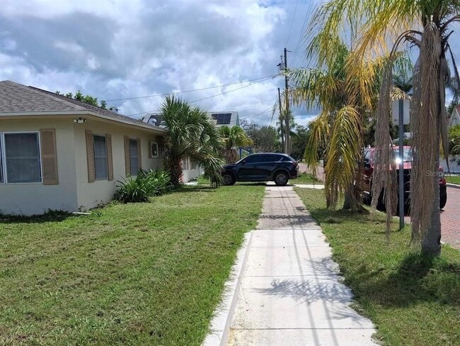 Photo - 121 Bay St