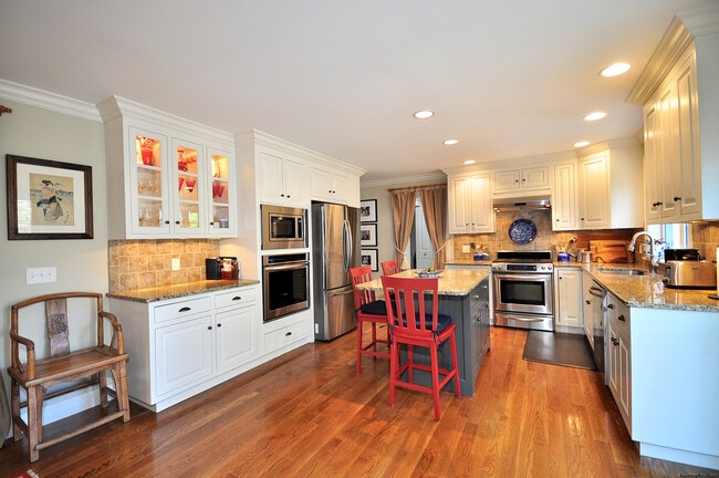 Photo - 5 Belshyre Ct