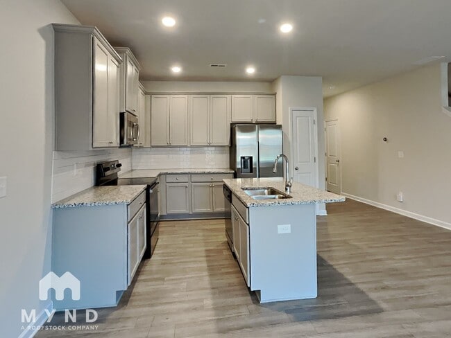 Photo - 4949 Lower Elm St