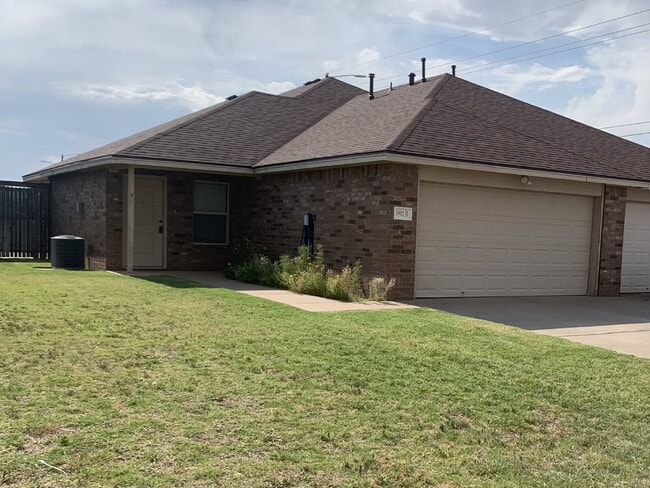 Building Photo - Beautiful duplex in Cooper School District! Rental