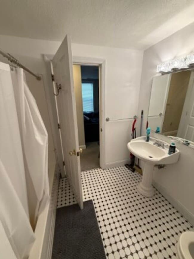 Photo - Southie 3 Bed Apartment - NO FEE - 9/1