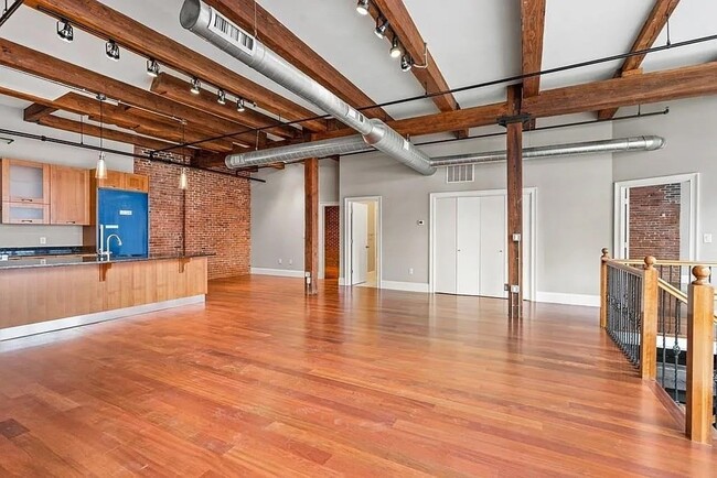 Building Photo - 126 N Washington St Unit 1 Rental