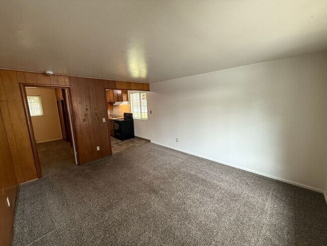 Photo - 598 Ford St SE