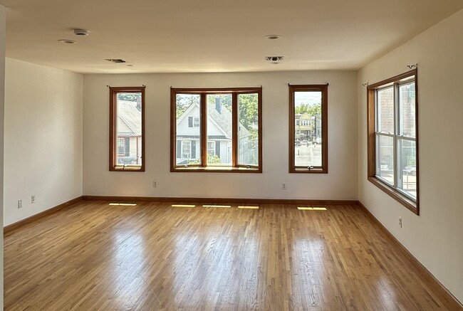 Building Photo - 150 Clendenny Ave Unit 2