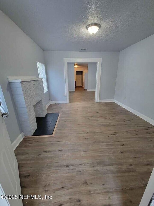 Photo - 1515 W 2nd St