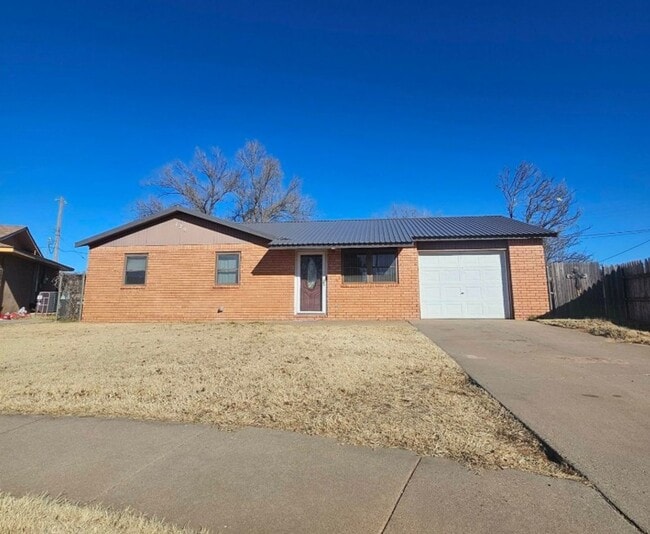 Building Photo - Month-to-Month ONLY 3 bed/1 bath home for rent- Available now!! $1115/mo