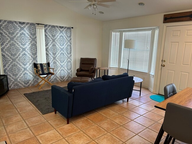 Photo - 415 Sun Dial Cir