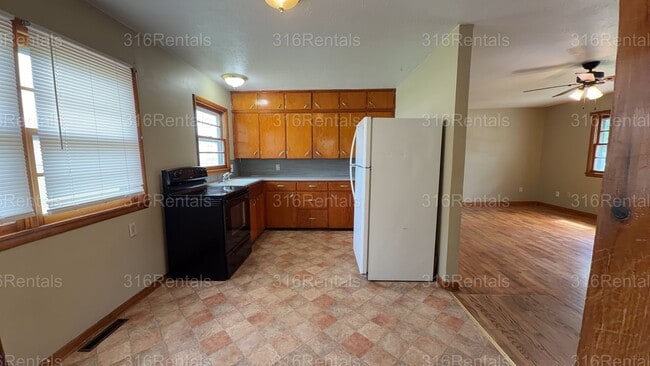 Photo - 130 N Ohio St