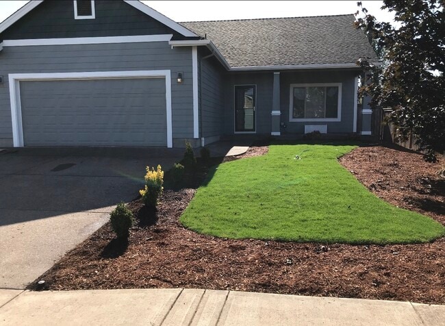 Building Photo - 758 Meadowlawn Pl