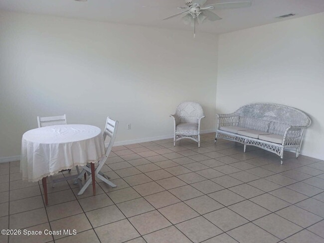 Photo - 255 W Towne Pl