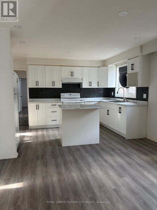 Photo - 66 Skelton Blvd