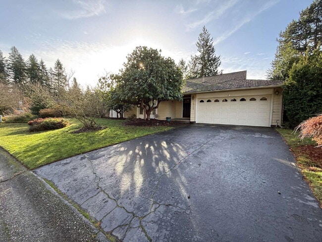 Building Photo - Spacious 4-Bedroom Retreat in Renton Available!