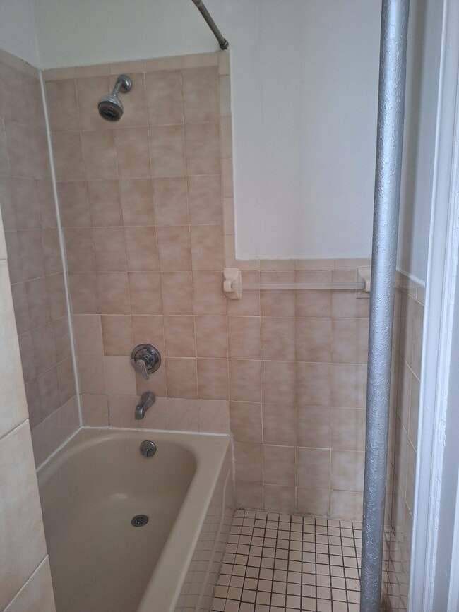 Building Photo - 3814 111th St Unit 1F