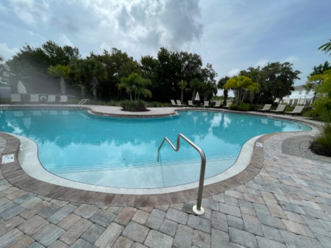 6249 Fairmont Ln